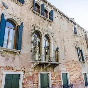 Apartment Sweet, Venice
